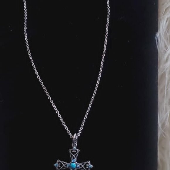 💃Dazzling Cross Shaped Pendant Chain Necklace.🌴 - Picture 6 of 9
